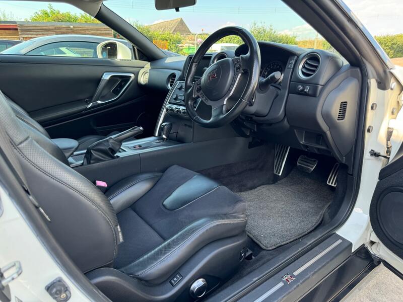 NISSAN GT-R