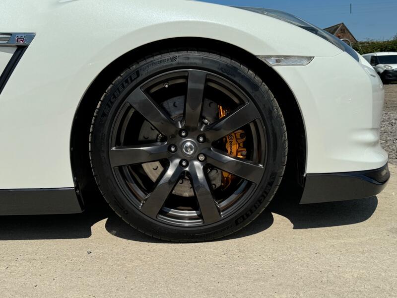NISSAN GT-R