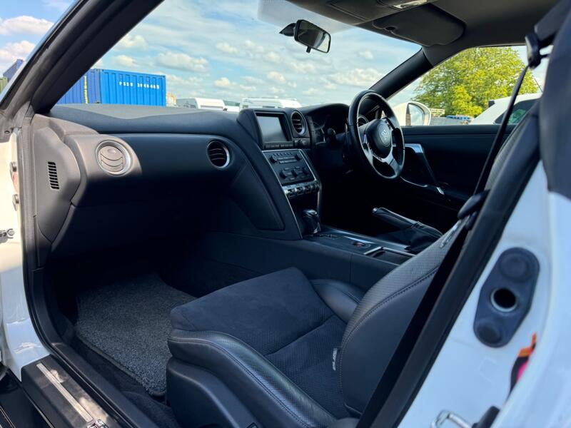NISSAN GT-R