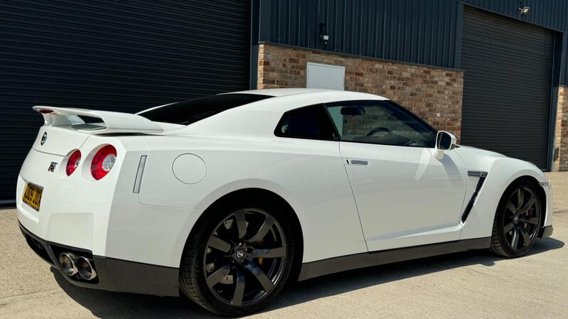 NISSAN GT-R