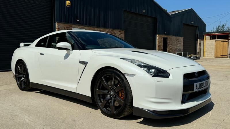 NISSAN GT-R