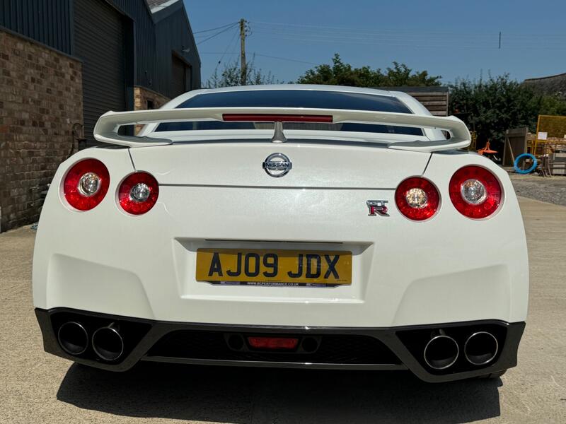 NISSAN GT-R