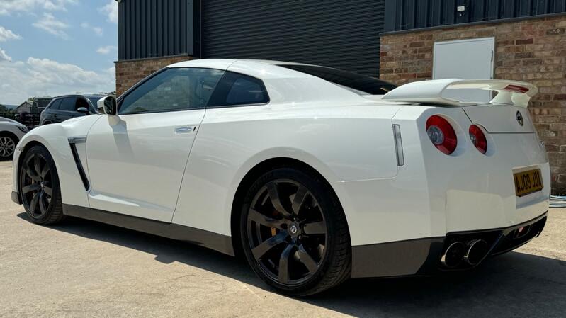 NISSAN GT-R