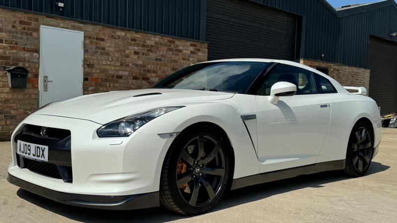 NISSAN GT-R