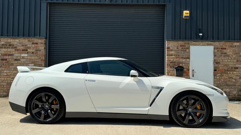 NISSAN GT-R