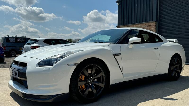 NISSAN GT-R