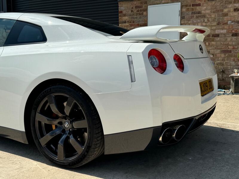 NISSAN GT-R