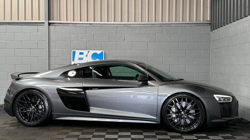 AUDI R8