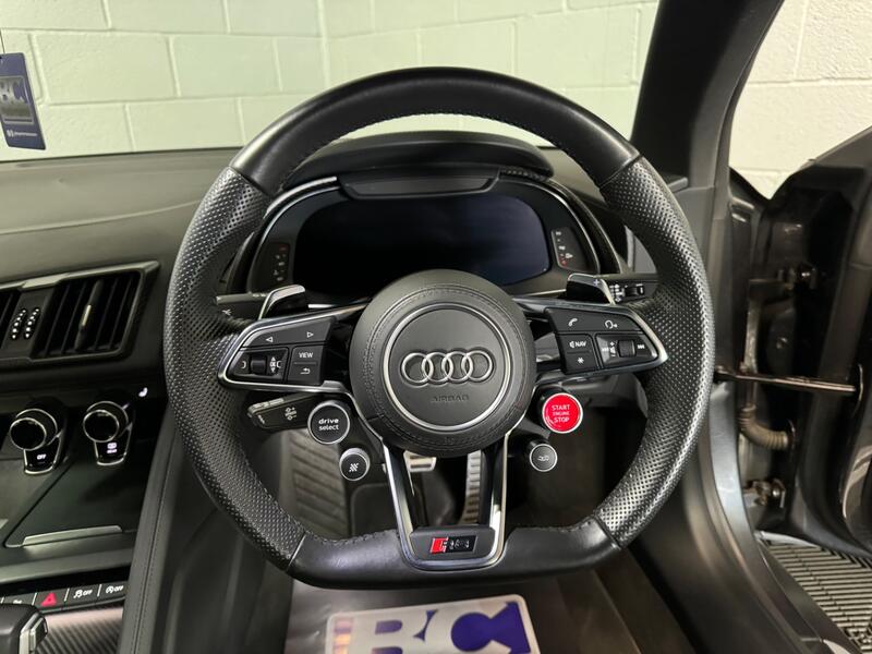 AUDI R8