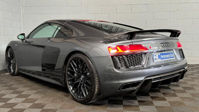 AUDI R8