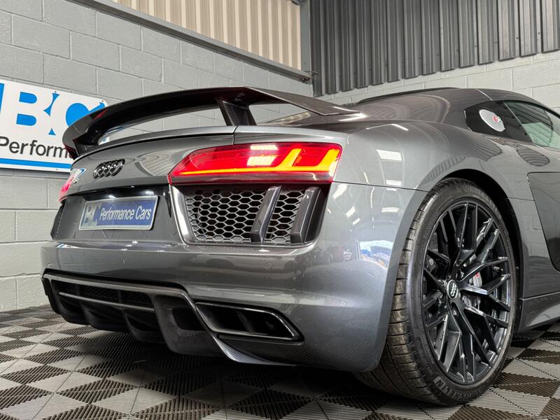 AUDI R8