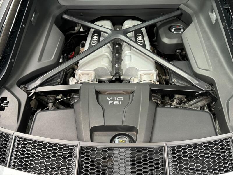 AUDI R8