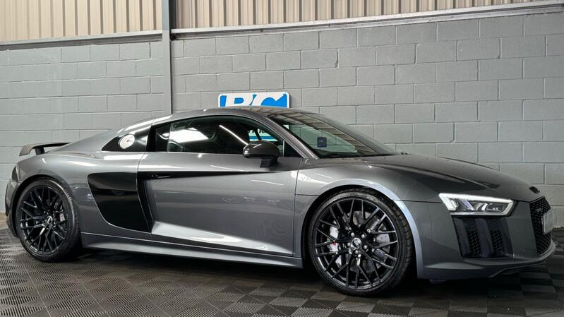 AUDI R8