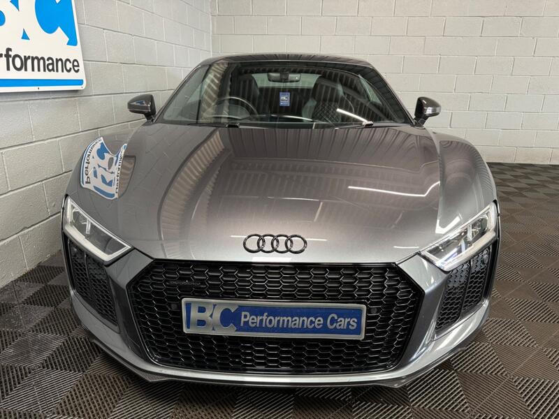 AUDI R8