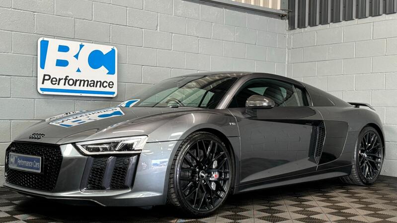 AUDI R8