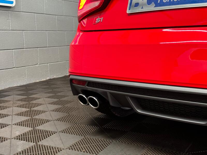 AUDI S1