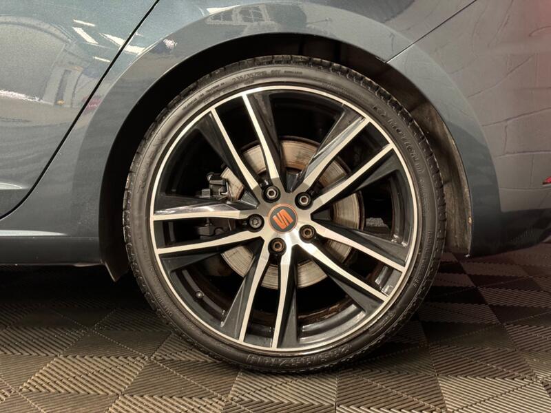 SEAT LEON