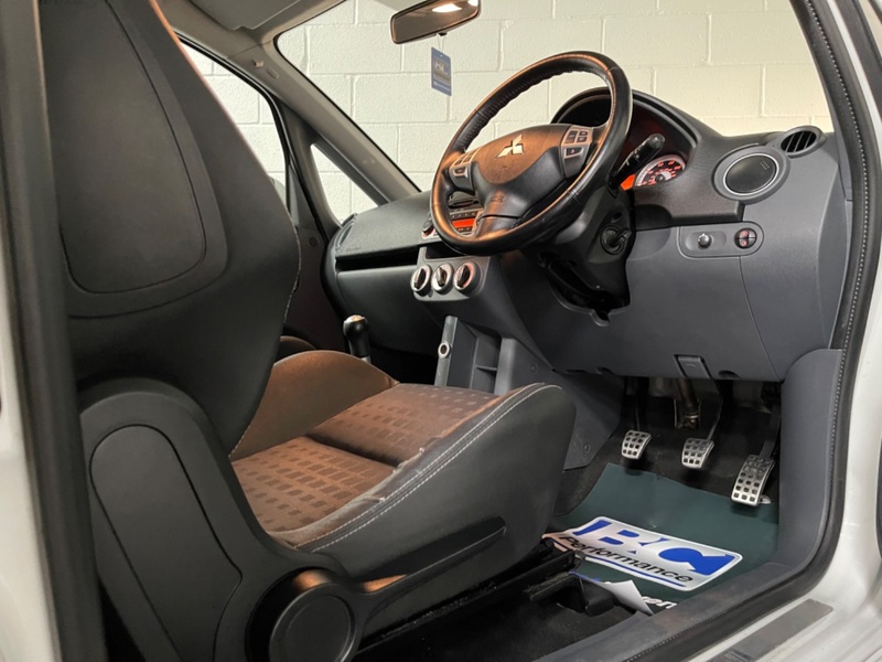 MITSUBISHI COLT