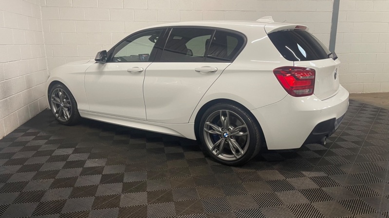 BMW 1 SERIES