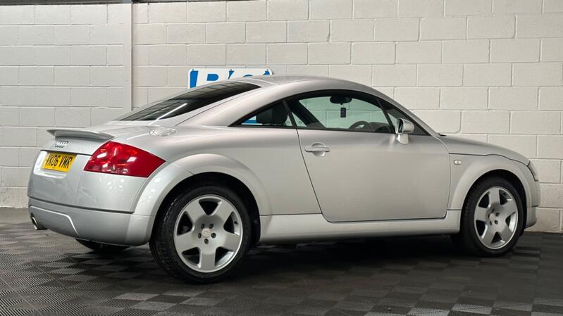 AUDI TT